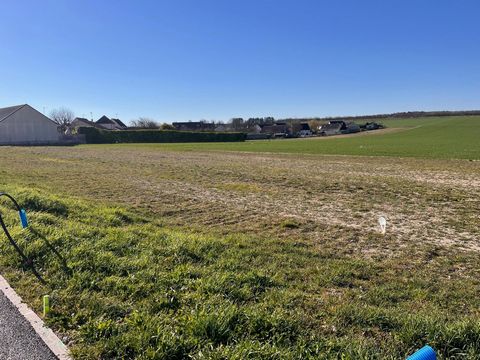Terrain constructible et viabilisé de 838m²