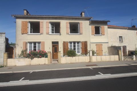 Maison de quatre chambres à rafraîchir