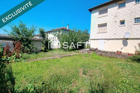 Maison libre 3 côtés avec jardin et 2 garages!