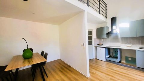 haut de villa organisé en duplex avec une chambre et deux terrasses