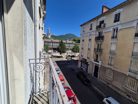 Grenoble/ Clémenceau T3 Traversant des années 1930