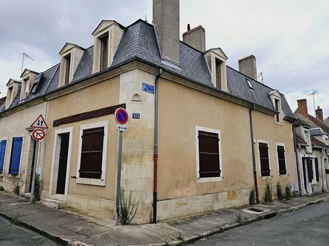 18200 - SAINT AMAND MONTROND - EN EXCLUSIVITÉ - Située au calme maison de 103m² environ comprenant en rez-de-chaussée : Entrée, Salon séjour avec cheminée, dégagement desservant cellier, Wc et cuisine salle à manger - Au 1er niveau : Palier distribua...