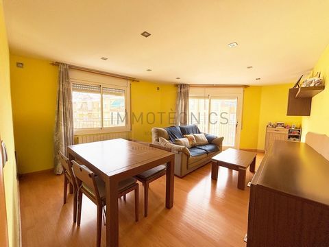 Immotecnics Boutique Real Estate presents you EXCLUSIVELY this corner apartment in the center of Canet de Mar. Spacious and very bright apartment of 103 m², located in a building with elevator in the center of Canet de Mar, within walking distance of...