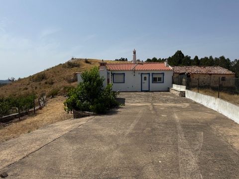 Apresentamos-lhe esta propriedade rústica no coração da Serra Alentejana, próxima da Barragem de Santa Clara Velha – perfeita para quem procura tranquilidade, natureza e potencial de investimento. * Moradia T3 composta por: 1 Suite 2 Quartos Sala e C...