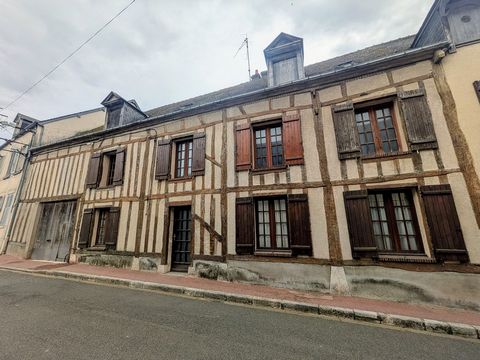 Virtuele tour beschikbaar. Ladon, op 20 minuten van het centrum van Montargis en het treinstation, herenhuis met te renoveren tuin. Op de begane grond: een entree, een woonkamer met uitzicht naar buiten, een aparte keuken, een badkamer, een toilet en...