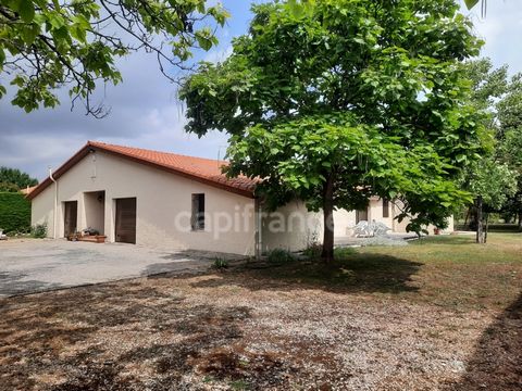 CESTAYROLS. Vaste maison familiale avec garage et jardin