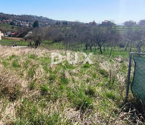 Location: Grad Zagreb, Črnomerec, Lukšić. ZAGREB, MIKULIĆI - Building plot with a project for a luxury villa with a swimming pool A building plot of 1281 m² is for sale, located in an excellent location near Lukšić. The land comes with an already fin...