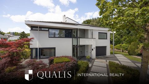Laat u verrassen door deze prachtig vormgegeven moderne villa met een sfeervolle, privacyrijke tuin! Bij dit huis aan de Taconietdijk 2 in Roosendaal ervaart u een enorm gevoel van ruimte. Die ruimte zit hem niet alleen in de woning, maar zeker ook i...