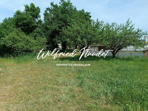 Terrain constructible de 1 748 m² Mulsanne Situé dans un environnement résidentiel recherché de la commune de Mulsanne, ce terrain à bâtir d'une superficie de 1 748 m² offre un cadre de vie exceptionnel, alliant calme, verdure et proximité des commod...