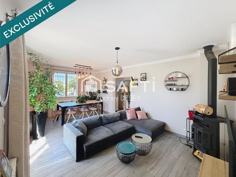 À Sanary-sur-Mer, haut de villa T4 de 93 m² - 689 m² de terrain privatif, accès totalement indépendant et sans aucune partie commune – le confort d’une maison à 1 km du port !
