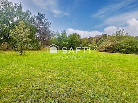 Terrain constructible de plus de 2500m² - Montberon
