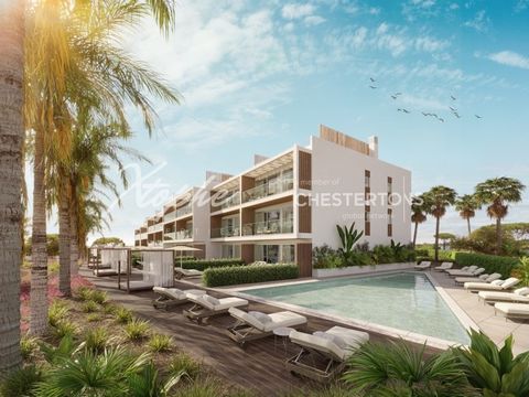 Experience the perfect blend of luxury and nature in this stunning 2 bedroom apartment, spanning 92m², in the sought after The V condominium perfectly nestled between Quinta do Lago and Vale do Lobo. Designed with impeccable craftsmanship, The V embr...
