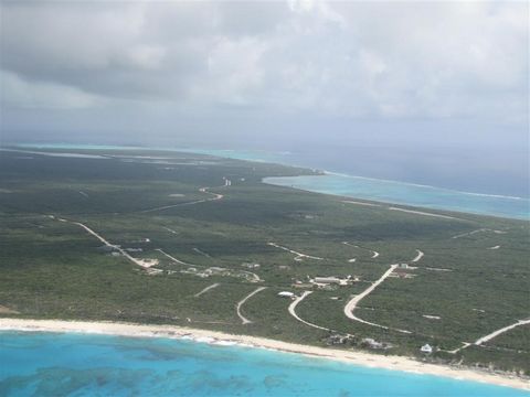 Gelegen in Columbus Landing op het prachtige eiland San Salvador, is het ideaal gelegen zeer dicht bij het strand en het is geprijsd om te verkopen. San Salvador heeft een uitstekende landingsbaan voor jets; het is een geweldig eiland om te verkennen...