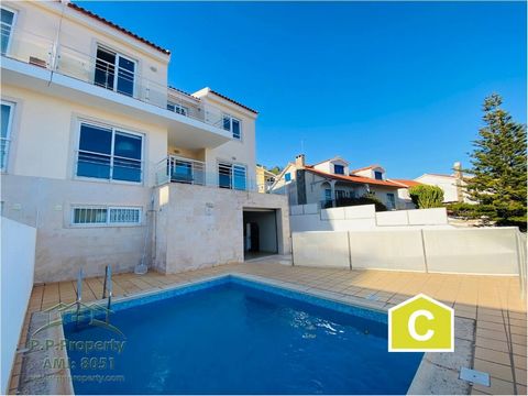 4 bedroom house with swimming pool in privileged area - views of the Bay of Sao Martinho do Porto. Located on the hillside of Sao Martinho do Porto. Excellent sun exposure. At 400 meters from the Bay of Sao Martinho do Porto. At 20 min. from the beac...
