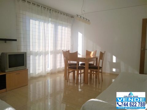 Avis real estate group sells nice apartment in Daimus.     It is a first floor of 74 m2., Which is distributed in 2 bedrooms with fitted wardrobes, a bathroom with shower, fully equipped kitchen and large living room. The house is furnished, very bri...