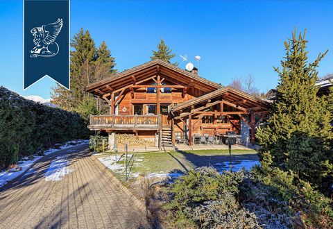 Nestled in the heart of the French Alps, this luxury chalet for sale is just a few minutes from Megève's town centre, at the base of Mont Blanc. The perfect destination both for the classic ski holiday or for a summer holiday marked by long walk...