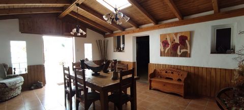 A solo 5 km de Puerto del Rosario (capital de Fuerteventura) y 4 de Tetir se encuentra La Asomada. Un pequeño pueblo tranquilo donde relajarse totalmente. La vivienda conta con 3 dormitorios, 1 baño, cocina equipada, amplio salón con zona comedor, 2 ...