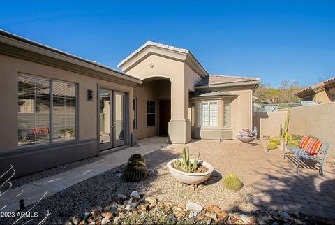 Luxurious 3 bedroom, 3 bathroom home in highly sought-after Eagle Mountain that offers a guard-gated entrance and exclusive access to the Inn at Eagle Mountain and its Italian restaurant. The home features a private entrance to one of the bedrooms an...