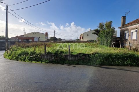 Identification du bien immobilier : ZMPT553691 Terrain rustique de 700m2 à Silvalde-Espinho Capacité de construction de logements jusqu’à 2 étages - Terrain avec deux fronts, l’un de 33m et l’autre de 18m - Permet la construction d’une maison de plai...