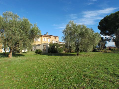 This property is a provencal property from 1850 which has been extended in 1980 to house a large open space area on the ground floor with a patio, a fireplace and a bar: possibility of restaurant, events or a gallery for example. Also downstairs a la...