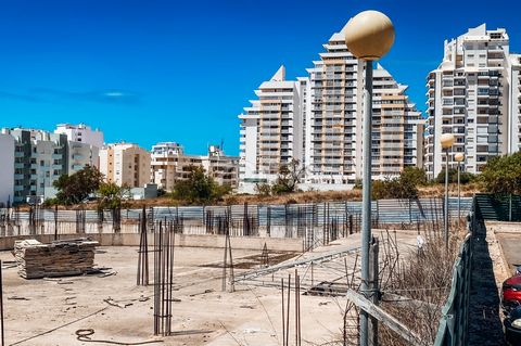 Identificação do imóvel: ZMPT555162 Are you a real estate investor or a builder? We have the right opportunity for you! Land for construction of buildings of 5 or 6 floors, plus a lot dedicated to services, commerce, gardens, and a swimming pool. In ...