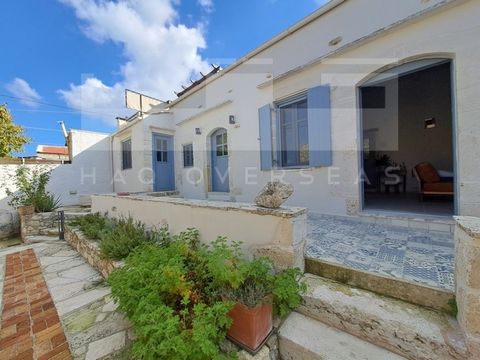 Dit verbazingwekkende traditionele Kretenzische huis te koop in Agios Pavlos, Apokoronas, Chania, is een geweldig voorbeeld van hoe een renovatieproject eruit zou moeten zien. Aandacht voor detail is besteed in elke hoek van het huis, met high-end af...