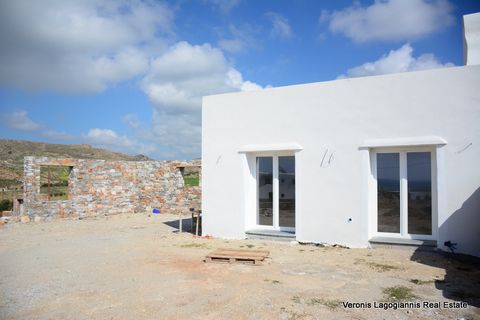 Kastraki Naxos, houses of 155 m2 are available for sale. Each house consists of a kitchen, a living room, 3 bedrooms and 3 bathrooms. In each house, one bedroom has a built-in bed and bedside tables, while all wardrobes are also built-in. The houses ...