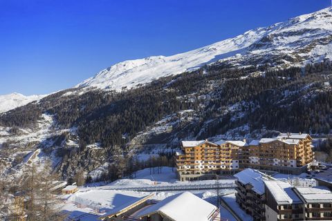 Tussen de eeuwige sneeuw van de gletsjer en de vele sportieve en culturele evenementen gedurende het hele seizoen, is Tignes een leuke en spannende badplaats bij uitstek! In Tignes-Val d'Isère komen skiërs van ver om de eer te hebben te skiën in een ...