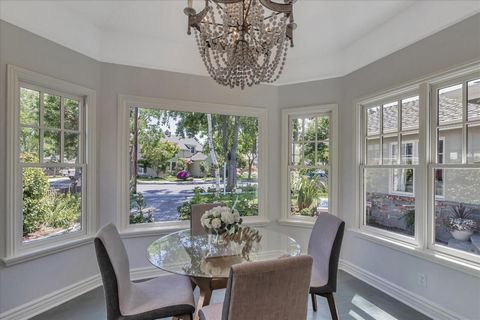 Nestled in the heart of Willow Glen, less than a 5 minute walk to town, sits this beautifully updated home. Open kitchen, alder cabinets, Viking fridge, stainless steel appliances, Thermador gas stove and oven. Slate flooring, marble honed countertop...