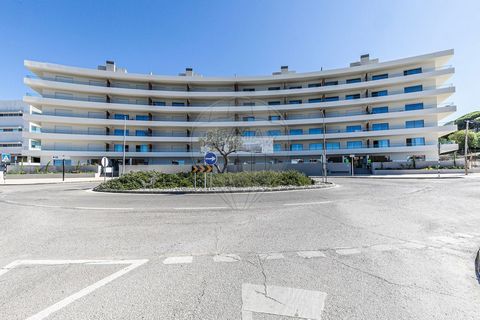 Brand New 2 Bedroom Apartment with Terrace and Parking in the New Development Seixal Baia. We present you this magnificent 2 bedroom apartment in the new Seixal Baía development, which offers everything you need for a comfortable and convenient lifes...