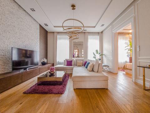 For sale is a renovated 100 square meter luxury property in the 5th district of Budapest, on the section of Belgrád rakpart near the Vásárcsarnok. The apartment is located on the third floor of an eclectic corner building, at the corner of Havas utca...