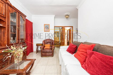 PRIME PROPERTIES by Daniela sells a cosy and centrally located house in Agüimes with roof terrace and storage room! ~~PRICE: 110.0000€~BEFORE 130.000€~~Built area: 75 m2 ~Useful area: 68 m2~~It consists of a living room, separate kitchen with laundry...