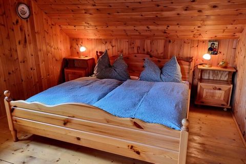 Ce refuge alpin rustique pour un maximum de 8 personnes est situé à Sankt Lorenzen ob Murau en Styrie, à 1600 mètres d'altitude dans une petite forêt au milieu du domaine skiable de randonnée et de randonnée Frauenalpe dans la région de vacances de M...