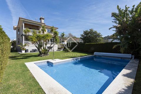 A stunning, well-built villa with three levels of space in a privileged location in Nigran, Pontevedra. The property is a short drive from the city centre of Vigo and has quick access links to the main highways connecting the rest of Galicia. The pro...
