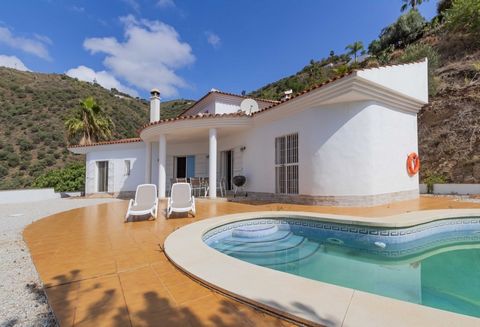 Just a few minutes from the authentic village of Arenas, this exceptional villa is located amidst the olive-cladded hills. The property has very easy access via a fully paved drive. Arriving at the property through an automatic gate there is a large ...
