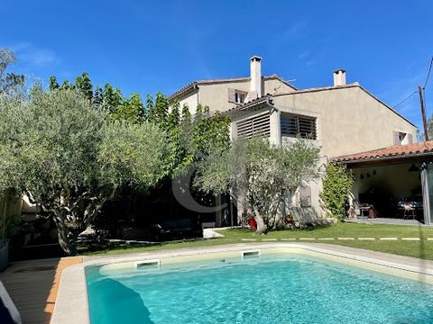 BARBENTANE Virtual visit available on our website. Discover this renovated farmhouse located in a small hamlet close to the heart of the charming village of Barbentane. It is a large family home in the style of a village house, measuring over 300 sqm...