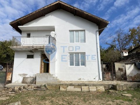 Top Estate Real Estate bietet Ihnen ein zweistöckiges massives Haus im Stadtteil Dragalevtsi. Nikoevtsi, gr. Dryanovo, Region Gabrovo. Nikoevtsi liegt 3 km vom Stadtzentrum entfernt. Dryanovo, und an seinem Anfang befand sich der Nikoevska-Brunnen. D...