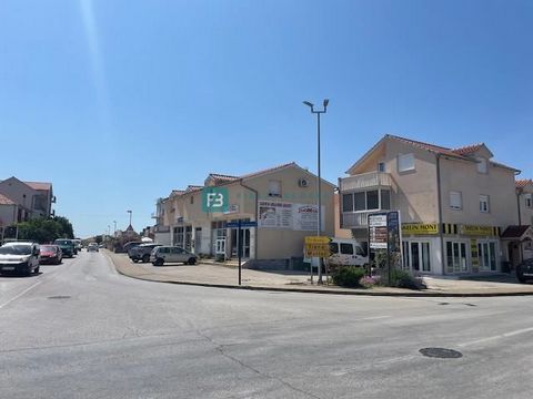 Location: Šibensko-kninska županija, Vodice, Vodice. VODICE - Business premises for sale, surface area 49.07 m2, near the city center, elementary school and kindergarten. It is located in an excellent location, next to the main road. The position of ...