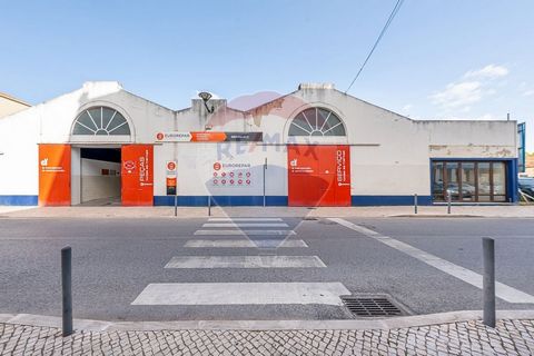 Description Warehouse divided into Workshop and Stand, in the center of Vila Franca de Xira, no more than 5 minutes from the train station. Property inserted in the municipality of Vila Franca de Xira, a municipality that encourages entrepreneurs to ...