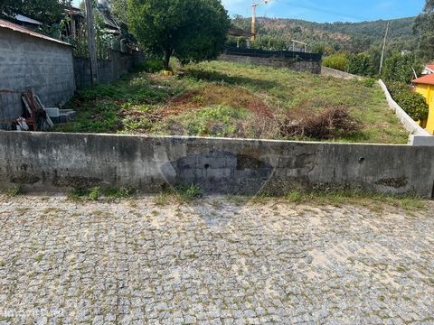 Construction land, with an area of 418m2, inserted in a predominantly residential area. In construction zone C3, with utilization index 0.8 (PDM Municipal de Penafiel). This fantastic plot is located 15 minutes from the center of Penafiel, 10 minutes...