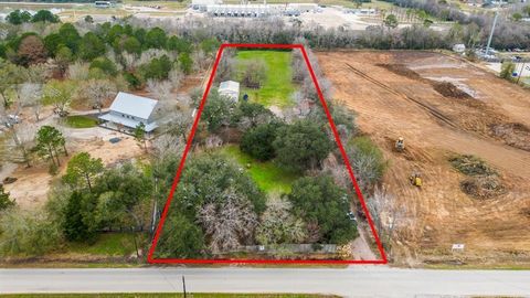 3 acre unrestrcited tract on Greenbusch Rd - 1/4 mile west from corner of Westheimer Pkwy. 180 feet of frontage on Greenbusch. Small frame house on property is currently occupied. Metal building on slab in center of tract. Well and septic located on ...