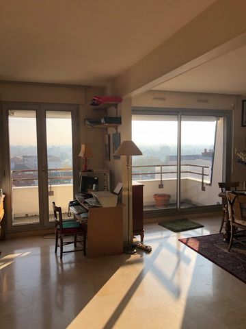 IN A SENIOR SERVICES RESIDENCE we offer a superb 3/4 room duplex apartment on the 5th and 6th floor. It benefits from a terrace of about 20m2 facing west and 2 balconies facing south, an unobstructed view of the Marne Valley and its surroundings. A c...