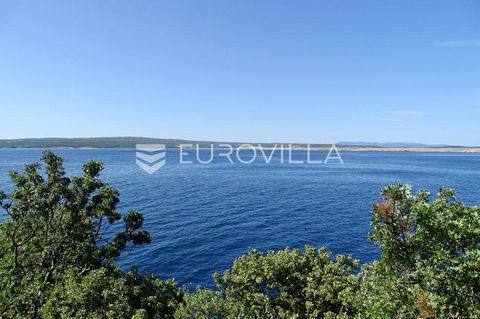 Dramalj, first row to the sea, 3,980 m² of land for a luxury hotel in a well-known tourist resort. The land is separated from the beach and the sea by a paved road, and it has an access route registered in the ownership of the City of Crikvenica. It ...