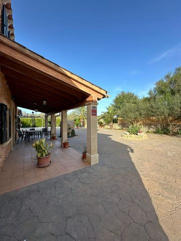 Welcome to your rustic-modern oasis in the heart of Mallorca! This magnificent estate offers a luxury retreat in stunning natural surroundings in Lloret de Vista Alegre, Inca. On a plot of approximately 10,000 square meters, this property combines tr...