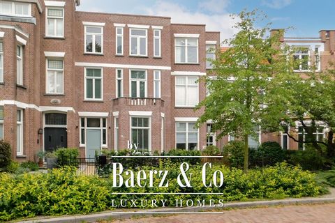 Dit prachtige, ruime herenhuis is gelegen aan de bekende en beeldbepalende rotonde aan één van de mooiste lanen van Breda. De woning is in 2017 geheel gemoderniseerd met behoud van sfeer en authenticiteit. Op de begane grond is een riante aanbouw gep...