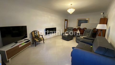 Apartment with one bedroom and a parking space in the center of Loulé. It consists of a living room, kitchen with pantry, a bedroom and a bathroom. All rooms are spacious, with the possibility of transforming into a one plus one bedroom apartment. Th...