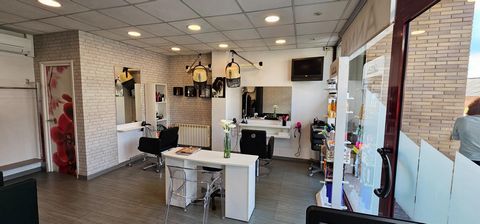 If you are planning to start a new personal and professional stage, this may be your starting point.~The owner is willing to sell the premises without the current hairdressing and beauty activity, or they can also transfer the business if you prefer ...