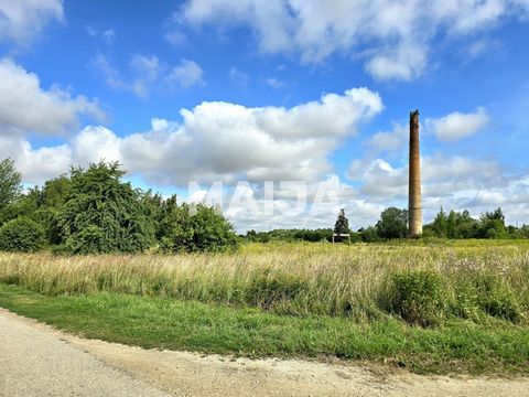 Een kans om land te kopen dat van oudsher is gebruikt voor een steenfabriek. De schoorsteen is nog steeds bewaard gebleven. Het kan worden omgebouwd tot een uitkijktoren. Er zijn ook oude constructies die kunnen worden herbouwd. Een groot stuk grond ...