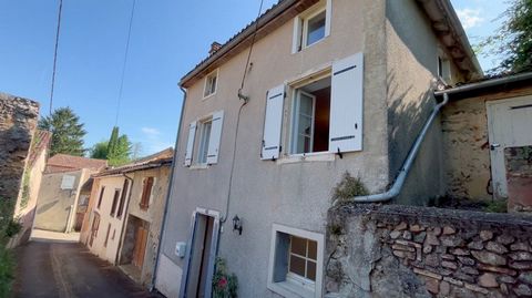 Andy Portsmouth, our local agent, offers this property in a beautiful countryside town of 2000 people. This stone cottage has been renovated with care and comes with an attached and private sunny courtyard (22m2). The town is L'Isle Jourdain in the V...