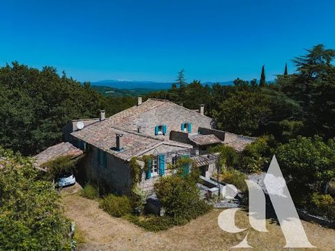 EXCLUSIVE - For sale in Lacoste. Located just a few minutes from the famous village of Lacoste, this former silkworm farm offers approx. 300m2 of living space on 2 levels, with views over the village of Goult, the majestic Mont Ventoux and its valley...